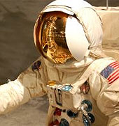 Das Bild zeigt Astronauten.