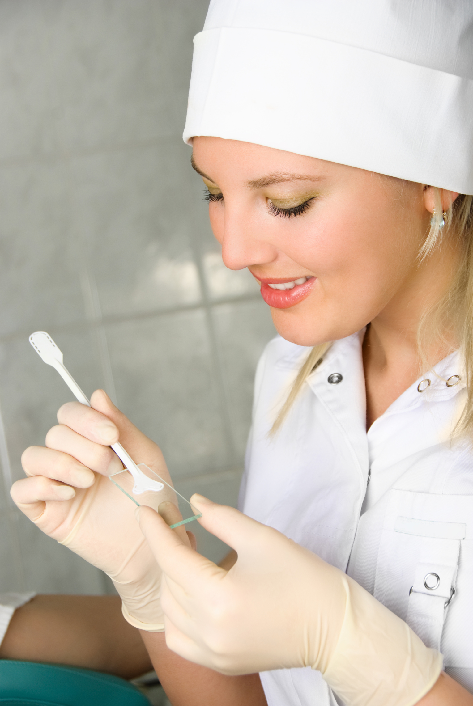 Die Maske für die Dichte und den Haarwuchs aus dem Ei
