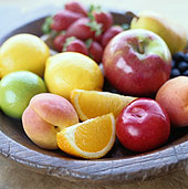 Frisches Obst ist ein gesunder Snack.