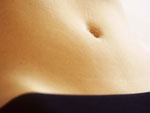 Das Bild zeigt einen Bauch. 