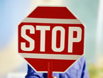 Das Bild zeigt ein Stopschild.