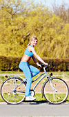 Frau auf einem Fahrrad