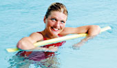 Frau im Schwimmbad