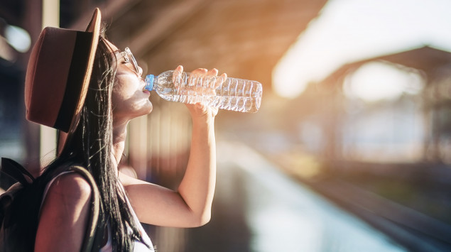 Mineralwasser Kaufen Das Etikett Verstehen Onmeda De