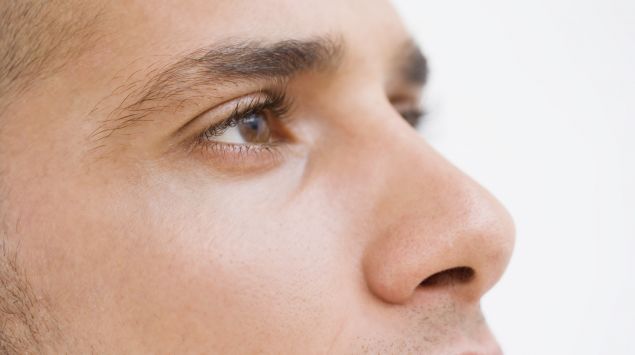 Das Bild zeigt die Augen eines Mannes.