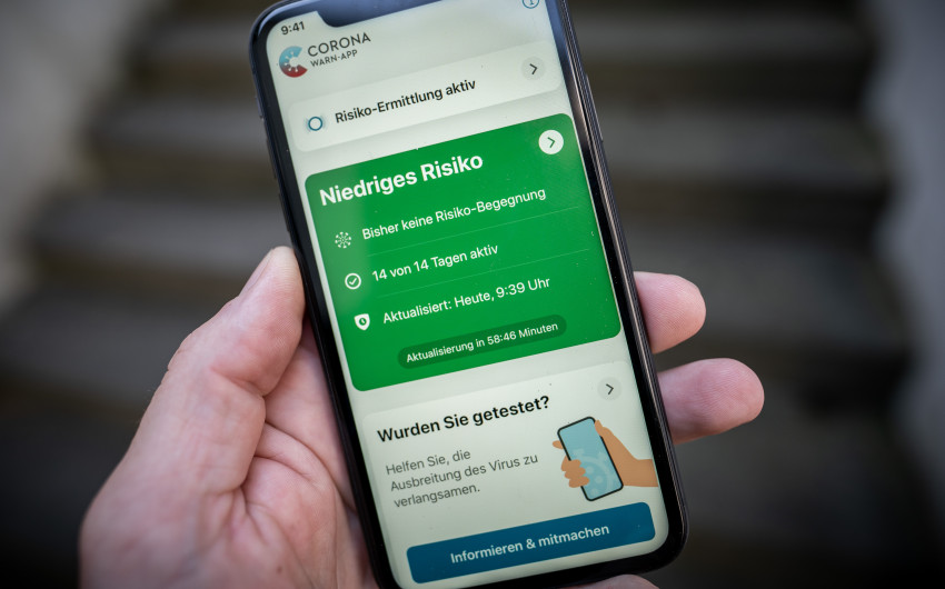 Die App informiert Sie darüber, ob Sie eine riskante Begegnung hatten.