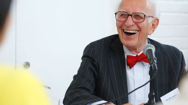 Eric Kandel auf einer Pressekonferenz.