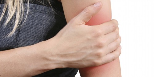 me duele el brazo derecho a la altura del codo