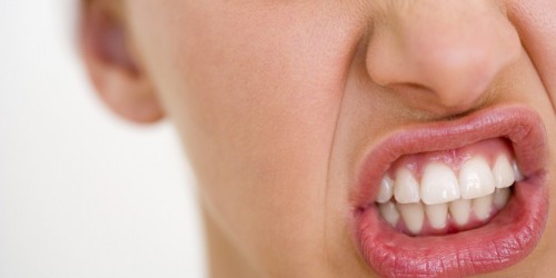 El bruxismo produce dolor de cuello