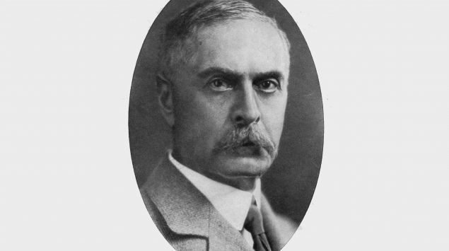 Portraitfoto von Karl Landsteiner.