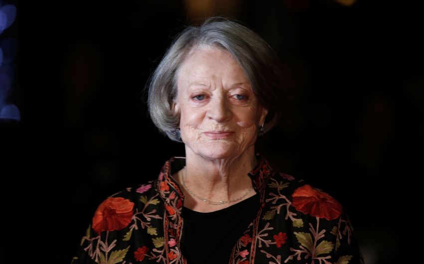 Die Schauspielerin Maggie Smith (bekannt aus u. a. Downton Abbey) erhielt 1988 die Diagnose Morbus Basedow und unterzog sich später wegen ihrer vorgewölbten Augen einer Augen-OP.