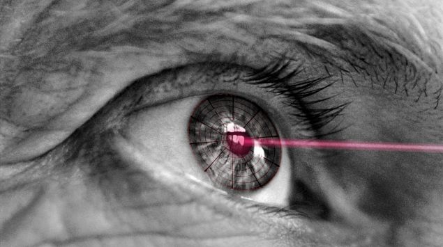 Das Bild zeigt einen Laserstrahl und ein Auge.