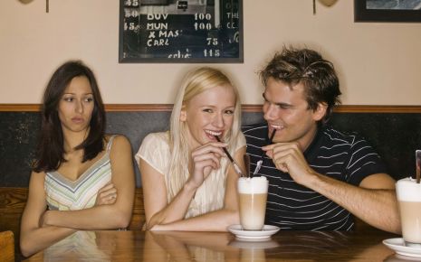 Flirt frau eifersüchtig machen