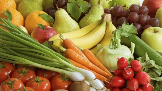 Das Bild zeigt verschiedene Obst- und Gemüsesorten.