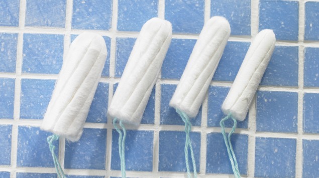 Das Bild zeigt vier Tampons in verschiedenen Größen.