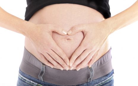 Der Bauch einer Schwangeren.