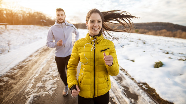 Streak Running, zwei Läufer im Schnee