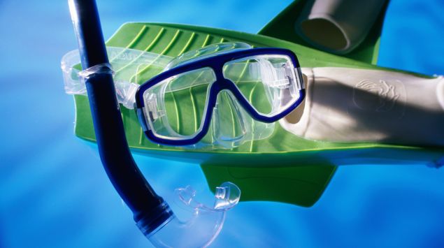 Eine Taucherbrille, Flossen und Schnorchel