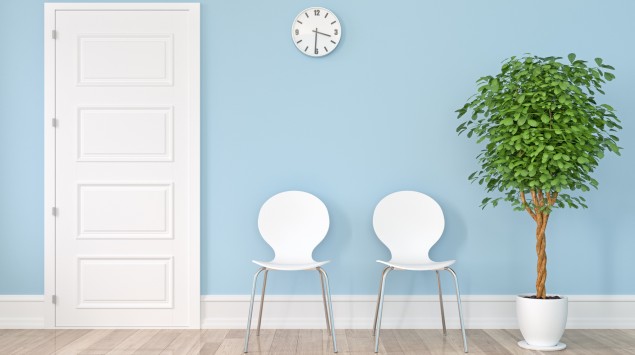 Leeres Wartezimmer in Arztpraxis